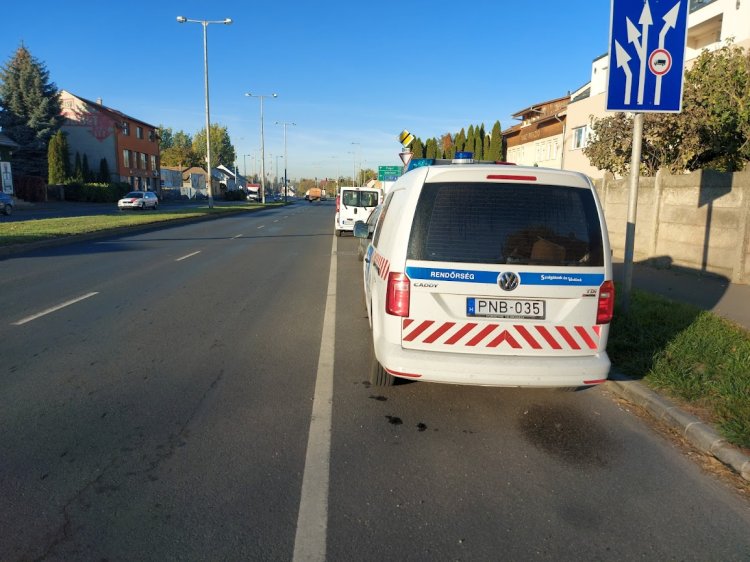 Szabálytalan sávváltás miatt ütközött két jármű a Váci Mihály utcán