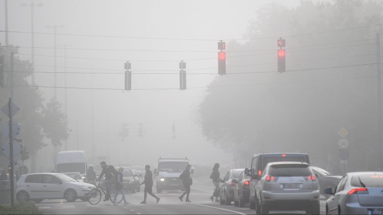 Tartós, sűrű köd nehezíti a közlekedést több megyében is