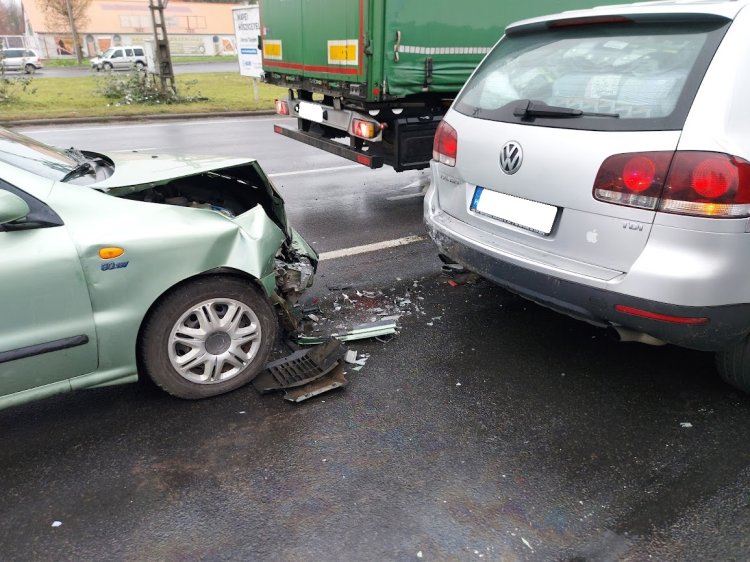 Csütörtökön este ráfutásos baleset történt a Debreceni úton