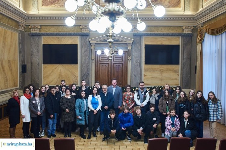 Lengyel diákokat fogadott a Bem József Általános Iskola – A városházára is ellátogattak