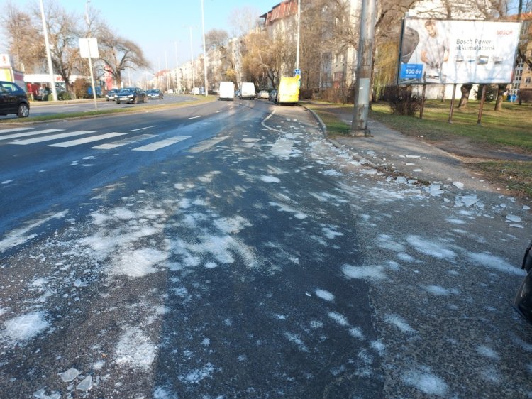 Kamionokról lehulló jég okozhat balesetveszélyes helyzeteket városszerte