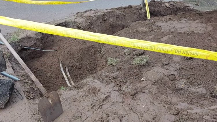 Erősáramú kábel helyreállítását végzik a Sarkantyú utcán