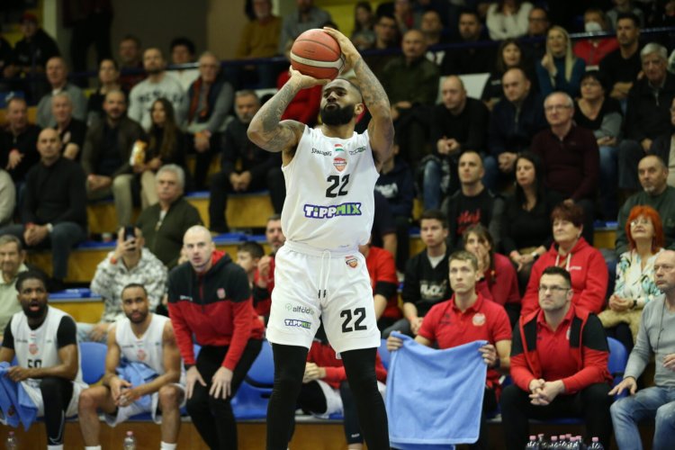 Szoron meccsen kaptak ki a Cápák Szolnokon