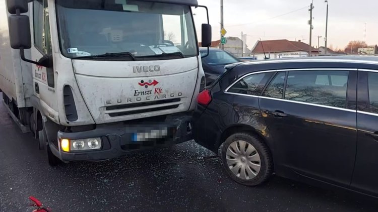 Ráfutásos baleset történt a Debreceni úti felüljárónál