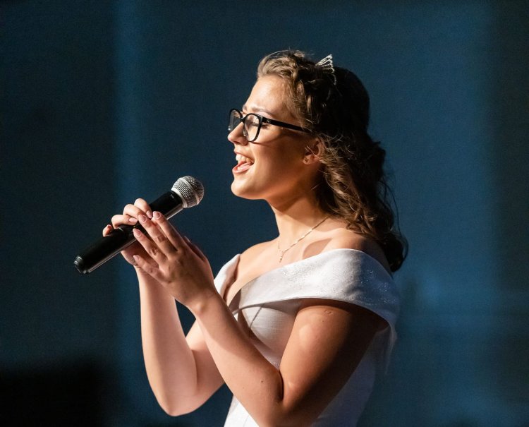 Rangos elismerés - Tehetségdíjat kapott a fiatal énekes