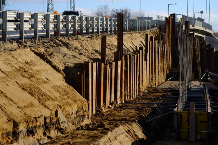 Megújuló csomópont – Jelzőlámpás csomópontot alakítanak ki a Tiszavasvári úti felüljárónál
