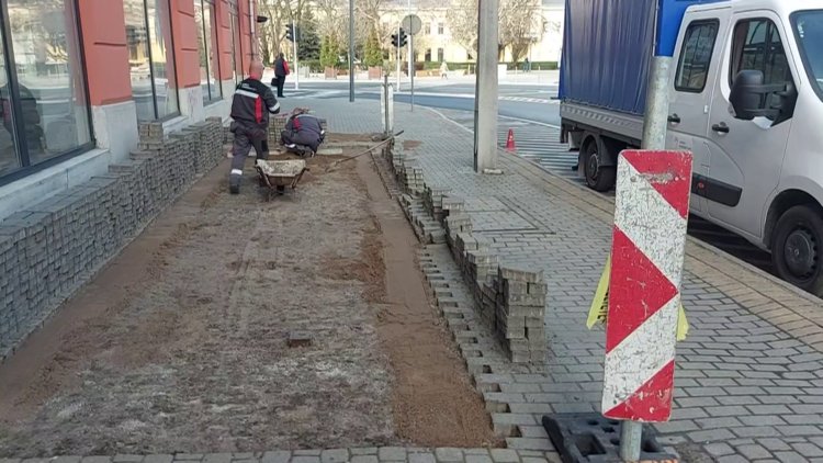 A Bocskai utcán a járda felújítását végzik forgalomkorlátozás mellett