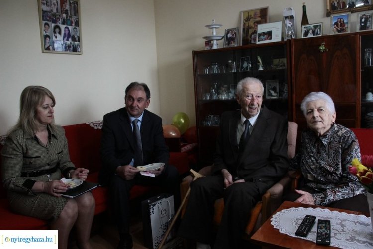A 90 éves Bacskai Antalt köszöntötték Nyíregyházán