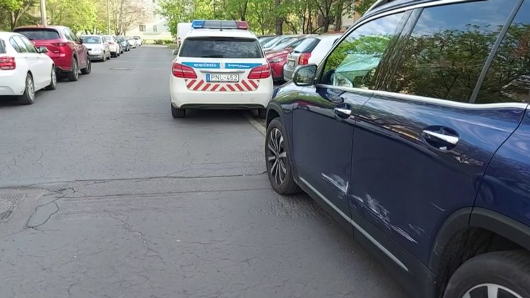 A Krúdy Gyula utcán két személyautó ütközött