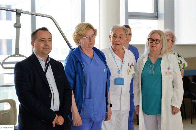 Adomány – Közel félmillió forint értékű intenzív ágyat kapott a kórház