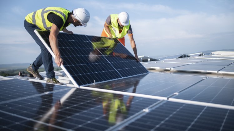 Energiahivatal: Marad a háztartási napelemes rendszerek éves szaldó elszámolása jövőre