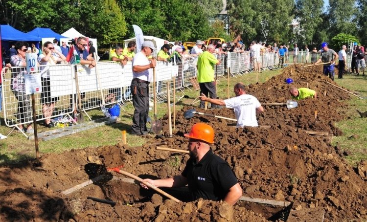 Országos Sírásó verseny Nyíregyházán