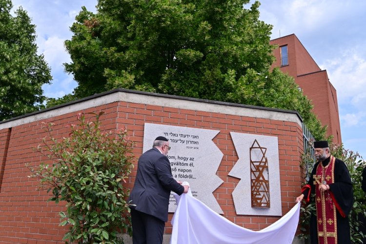 Az elhurcolt zsidóságra emlékeztet Nyíregyháza új emléktáblája