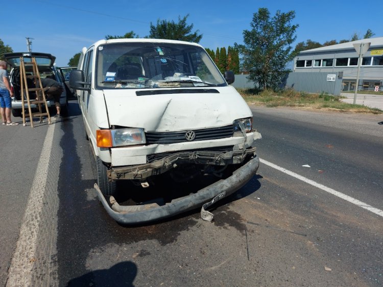 Ráfutásos baleset történt a Tiszavasvári úton, szombaton.