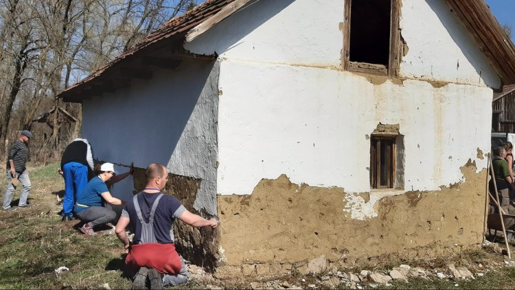 Tudja, hogyan készül a vályogfal? Most megtanulhatja!