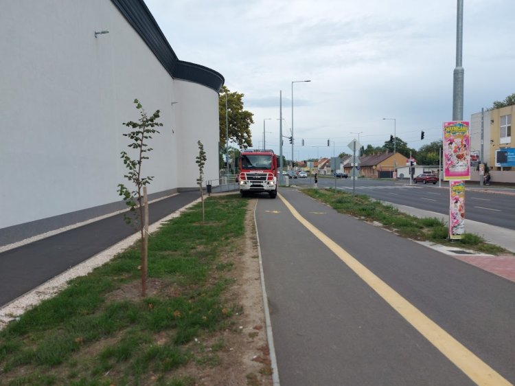 Azt hitték kigyulladt a hűtő, de szerencsére nem volt tűz a diszkontbbn