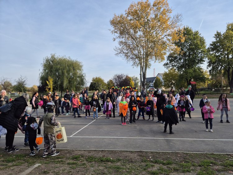 Ismét halloweeni felvonulást szerveztek Oroson, óriási volt az érdeklődés