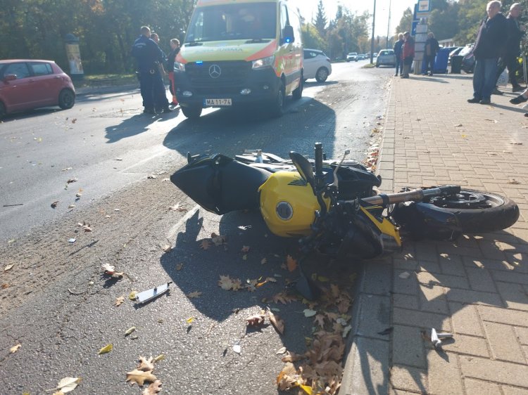 Eléfordult - Két helyen is eltört a fiatal motoros lába