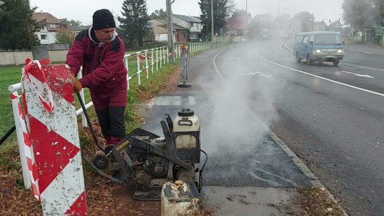 Fedlapcsere - Ahol szükséges a járdát is kijavítják 