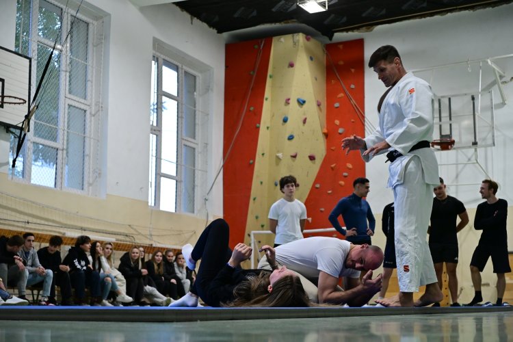 A sport legyen olyan mint a fogmosás - Ungvári Miklós tartott bemutatót Nyíregyházán