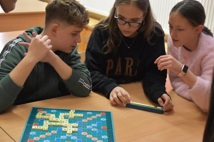 Scrabble csapatvetélkedőt szerveztek a Szent Imrében