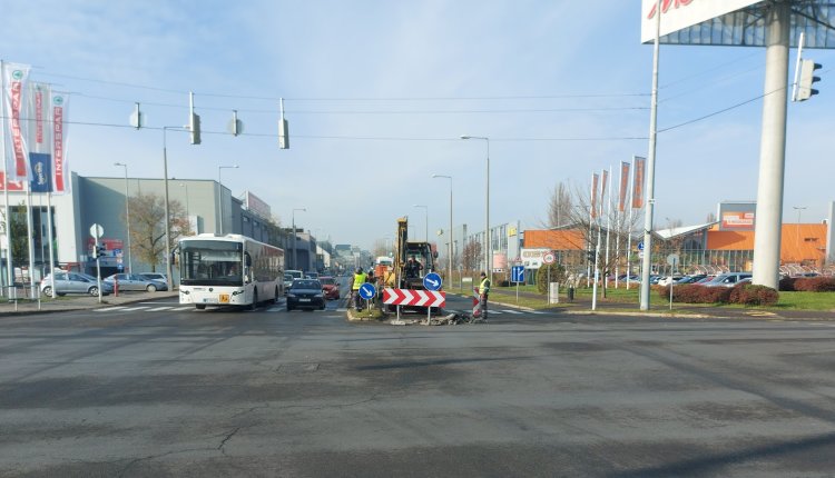 A Szegfű utcán is útjavításba kezdtek                                