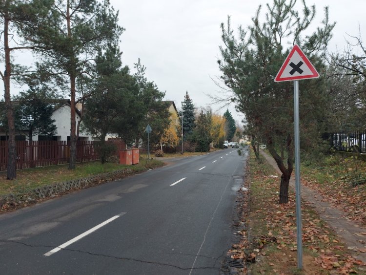 Tudja, mit jelentenek ezek a táblák a Bánki Donát utcában?