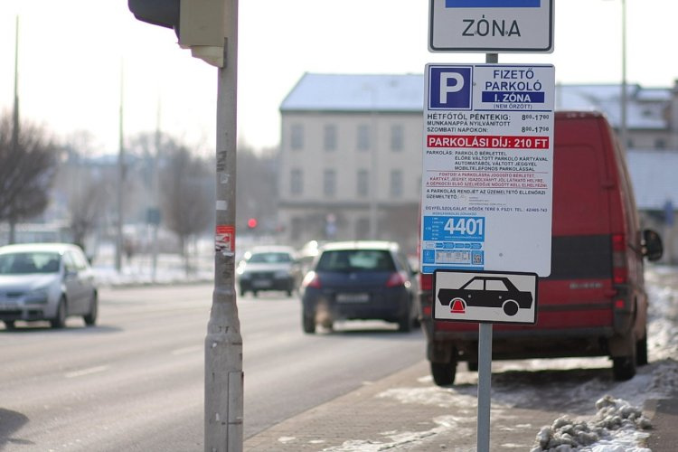 Mutatjuk, mikor kezdődik a parkolási kánaán! – A rendőrség arra figyelmeztet, a szabályokat azért tartsuk be!