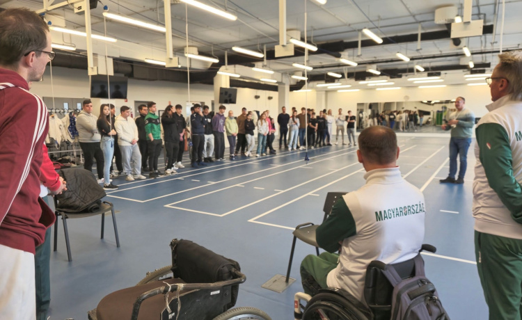 Parasport, vívás, sportedzők: az Inczédy növendékei parasport napon vettek részt