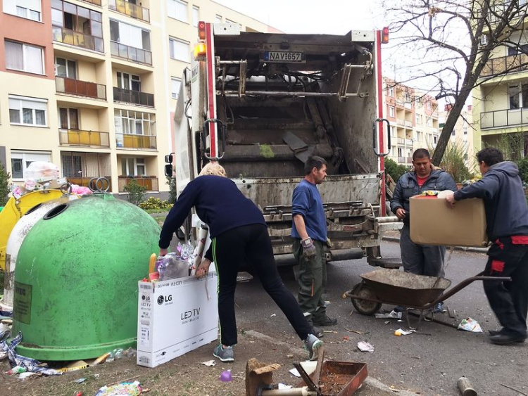 Az ünnepek körüli szemétszállításról adott ki közleményt az ÉAK