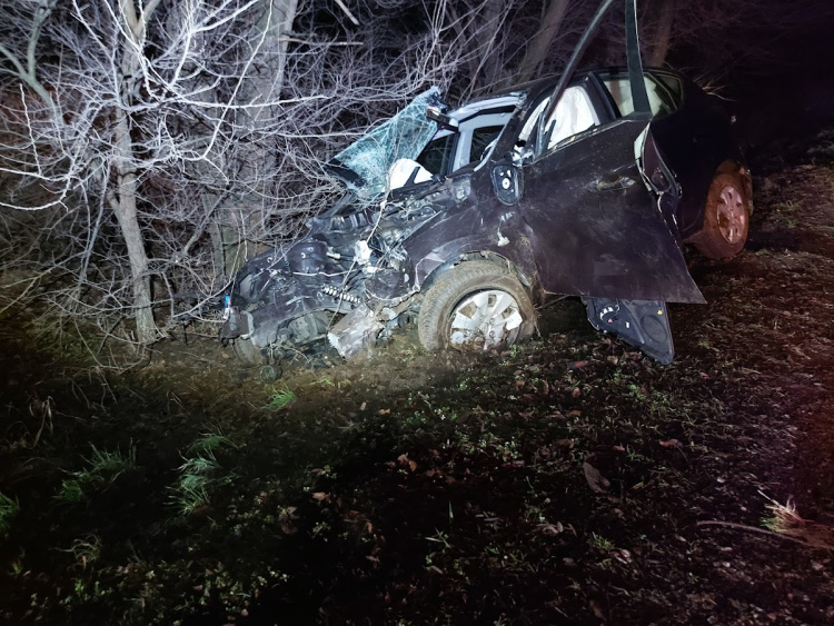 Olyan baleset történt Nyíregyháza közelében, hogy még a motorblokk is kirepült a kocsiból