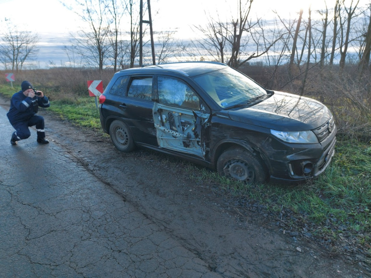 Úgy kanyarodott, hogy mindkét autó totálkáros lett