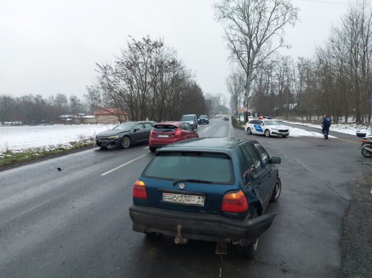 Kinyíltak a légzsákok, de karcolásokkal megúszták