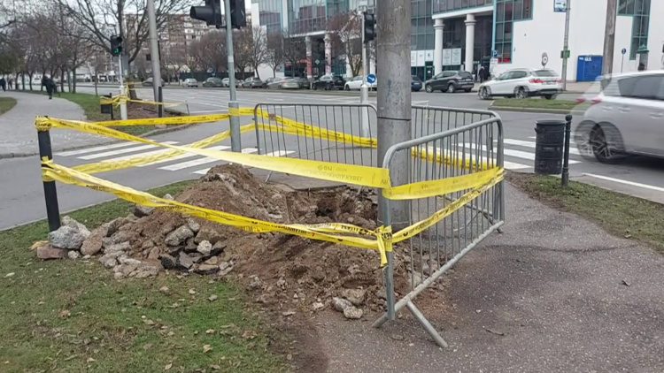 Kábelcsere munkálatok folynak a Vay Ádám körúton