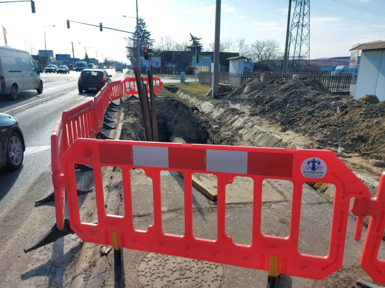 Elhúzódnak a földmunkák                   