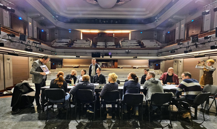 A király, aki a dadogásán is uralkodni tudott – Egy lélekemelő történetre készül a színház