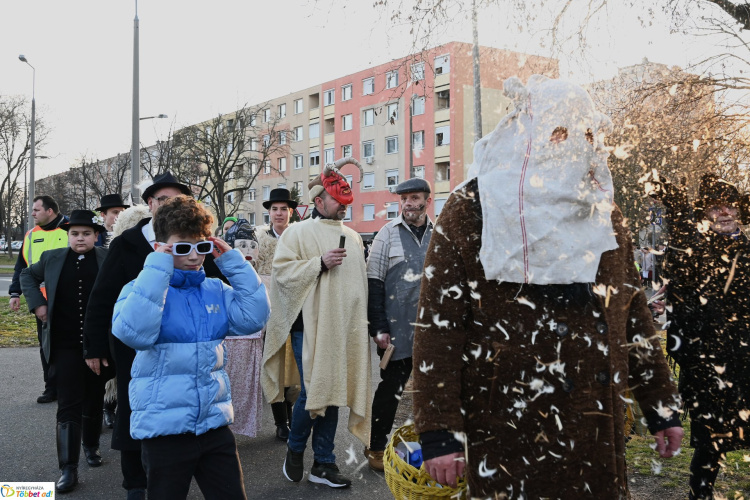 Jósavárosban olyan jól sikerült a télűzés, hogy híre-hamva sem maradt a hidegnek!