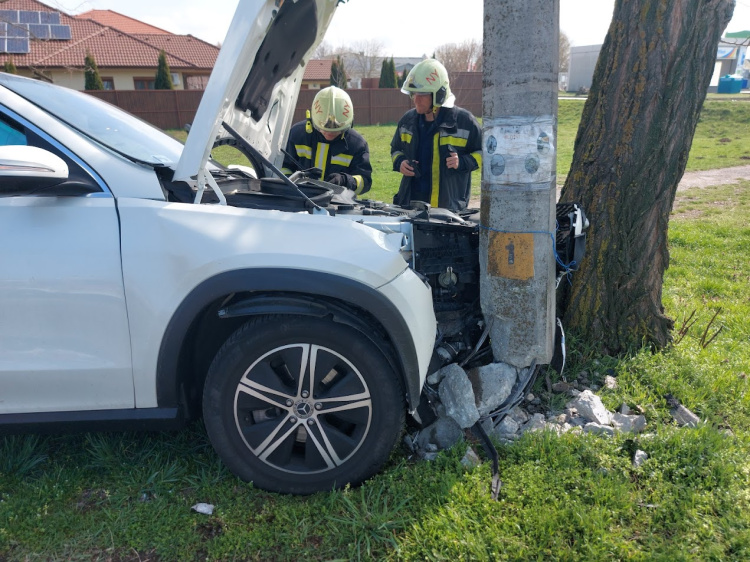 Totálkár - Vajon miért nem tudta követni a kanyar ívét?