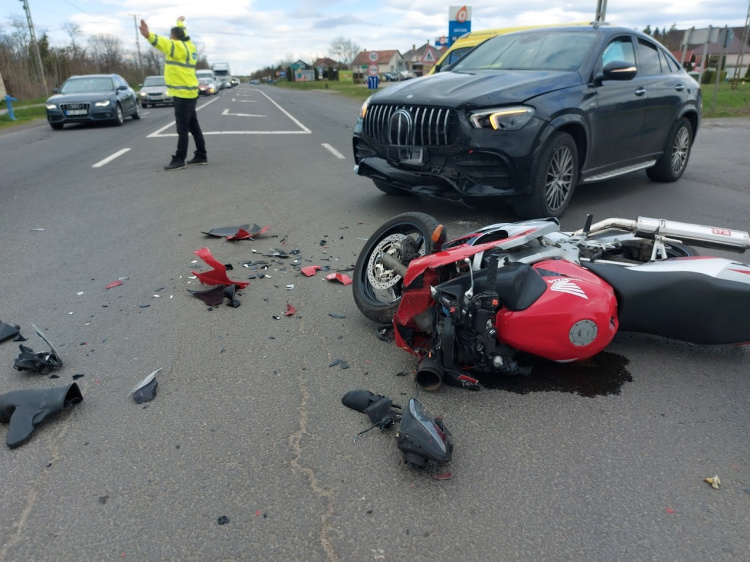 Csúnya motorosbaleset történt Nyírpazonynál - Két mentőre is szükség volt 