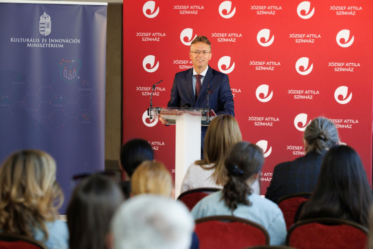 Újabb ötéves színház-finanszírozási programot hirdetett Hankó Balázs kulturális és innovációs miniszter