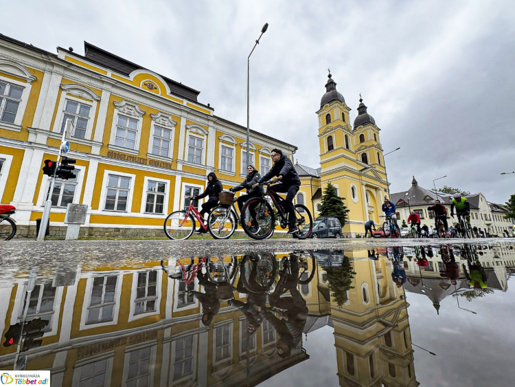 Az eső és a hideg sem tántorította el a bringásokat