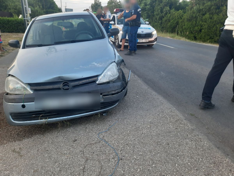 Kanyarodásra váró járműbe csapódott egy személygépkocsi  a Kemecsei úton 