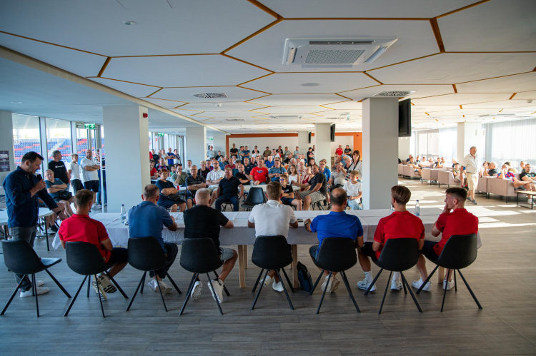 Elkészülni, vigyázz, rajt! Közönségtalálkozóval indított a Szpari