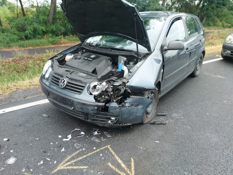 Félrontális ütközés - helyszínelés volt az úton, a teherautós meg előzni akart