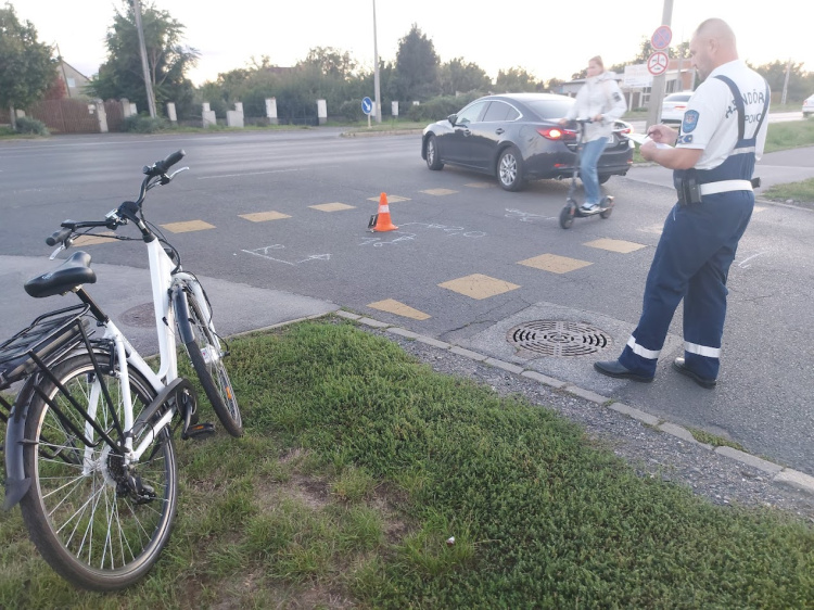 Biciklis és autó ütközött össze, kórház lett belőle