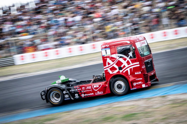 Fókuszban a csapatverseny – a Révész Racing Jaramában védheti meg címét