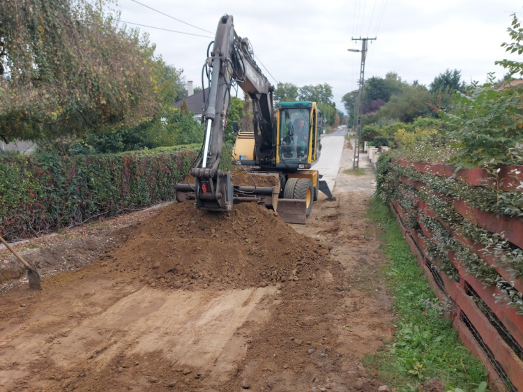 Útfelújítás és járdaépítés folyik Nyírszőlősön