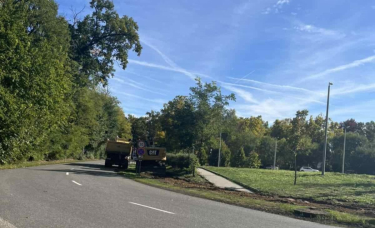 Megkezdődik a kerékpárút felújítása a Szindbád sétányon