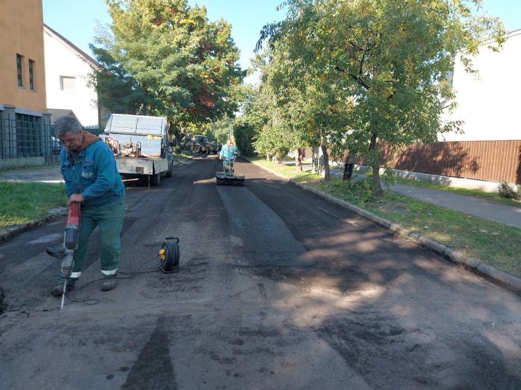 Pénteken már itt is új aszfalton közlekedhetünk 