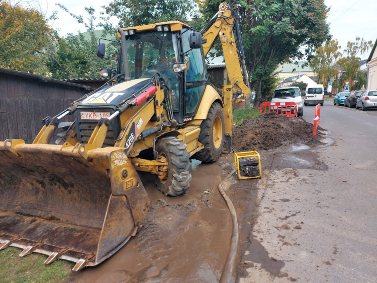 Ezért nem volt víz a Virág utcában - Komoly fejtörést okozott egy fatönk